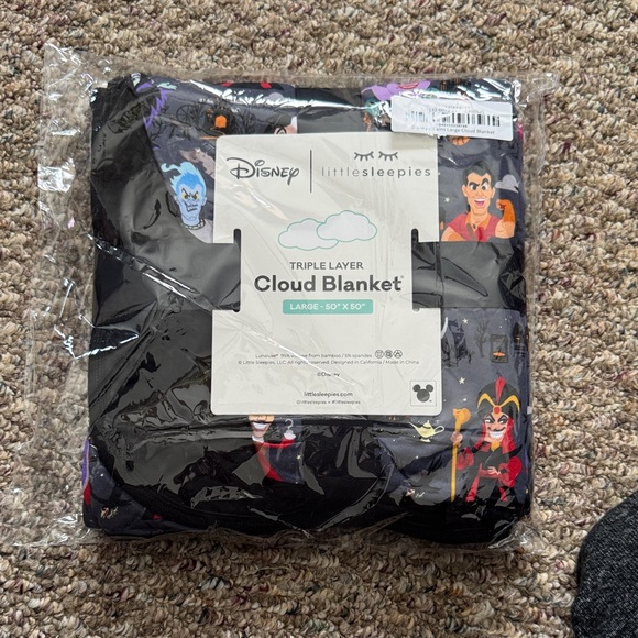 Disney Other - Disney Black and Red Villains cloud Blanket